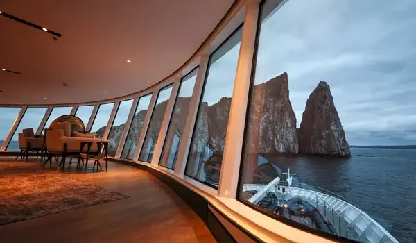 Expedition ship Silver Origin, observation lounge